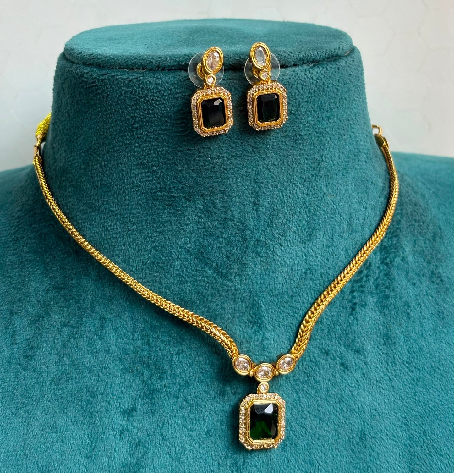 Single stone necklace