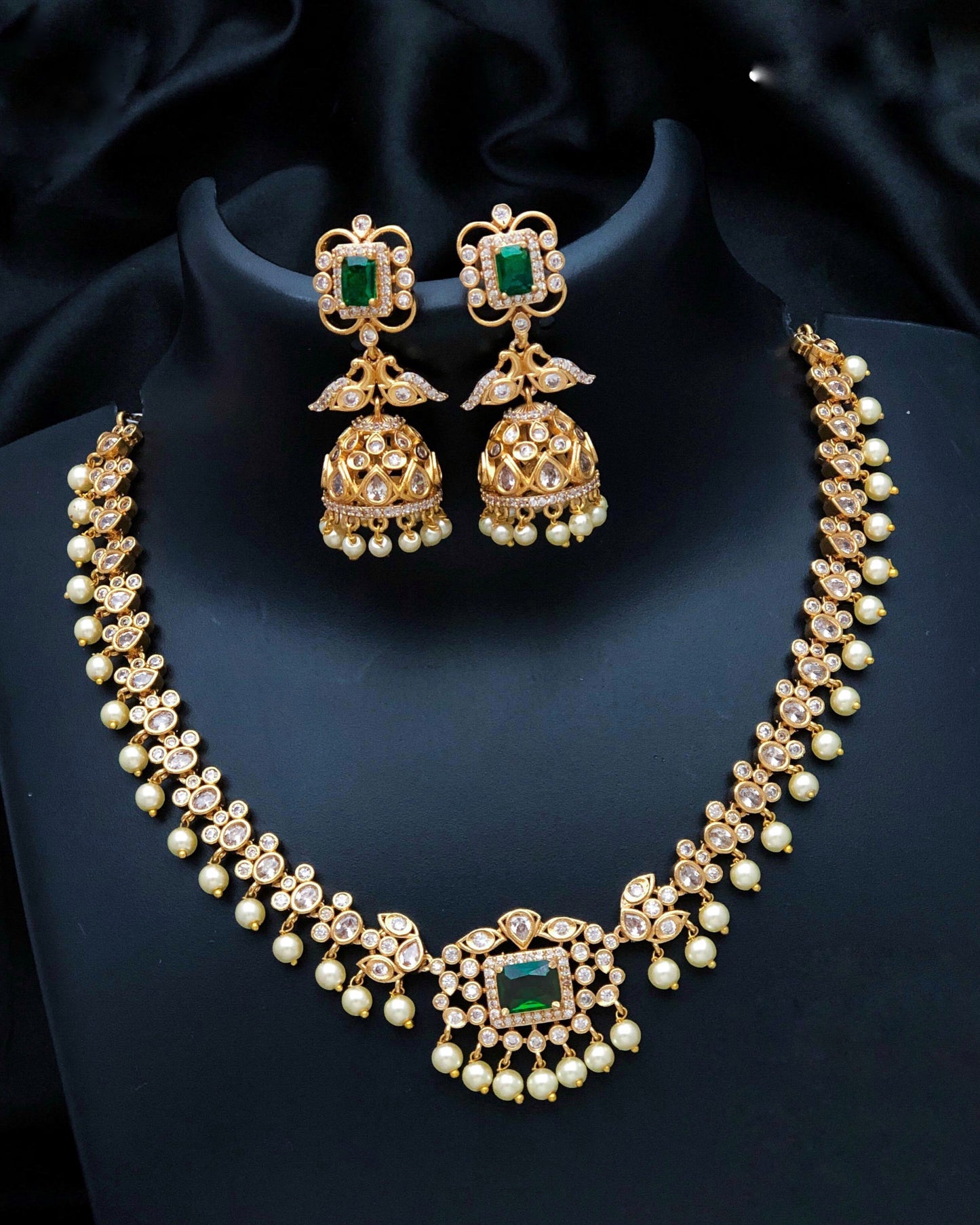 White beads drop necklace