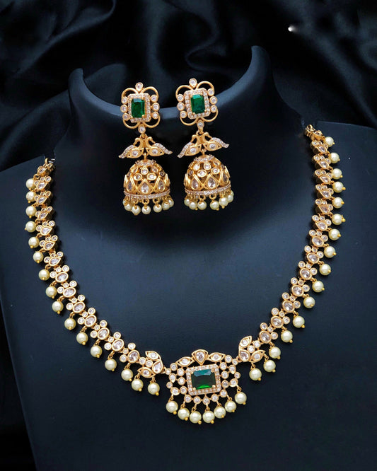 White beads drop necklace