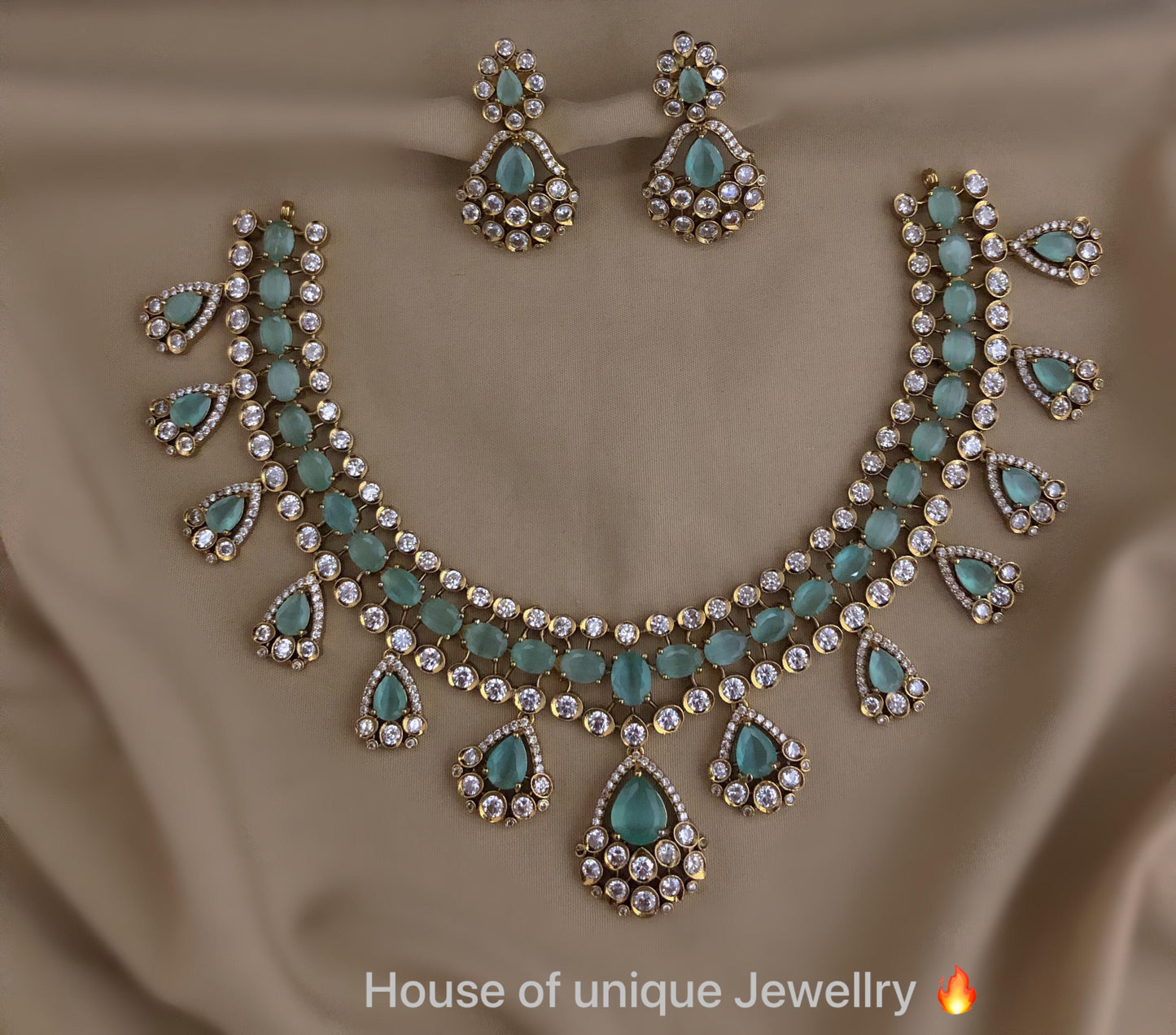 Stone V shape look necklace
