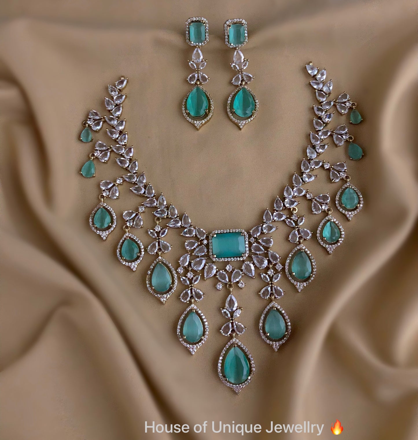 Stone reception necklace