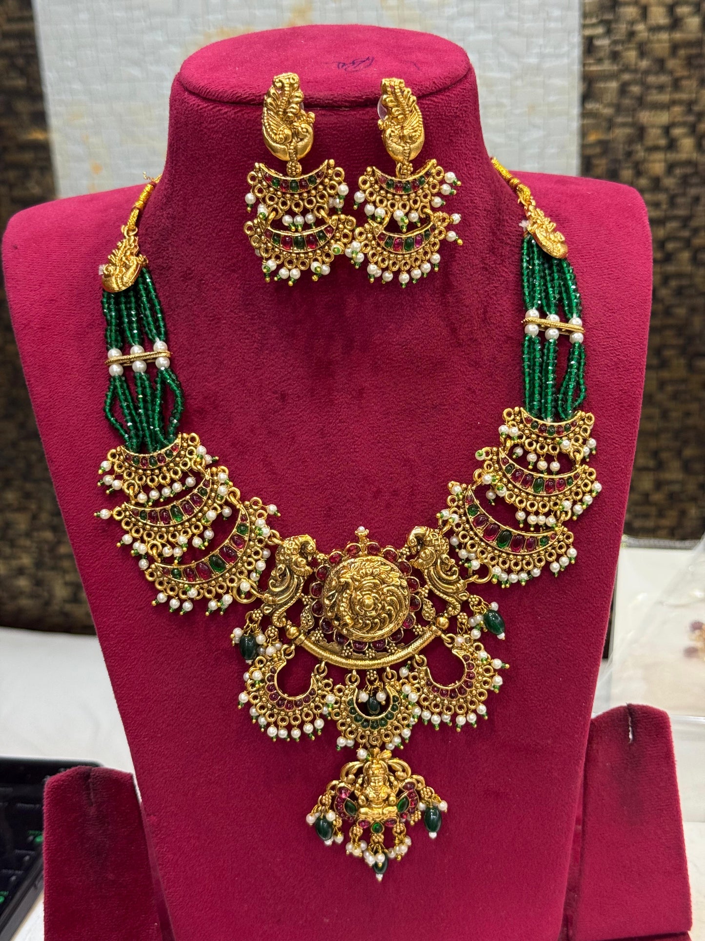 Beads grand necklace