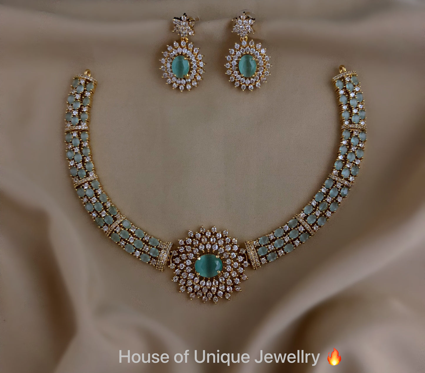 Stone Hasli necklace