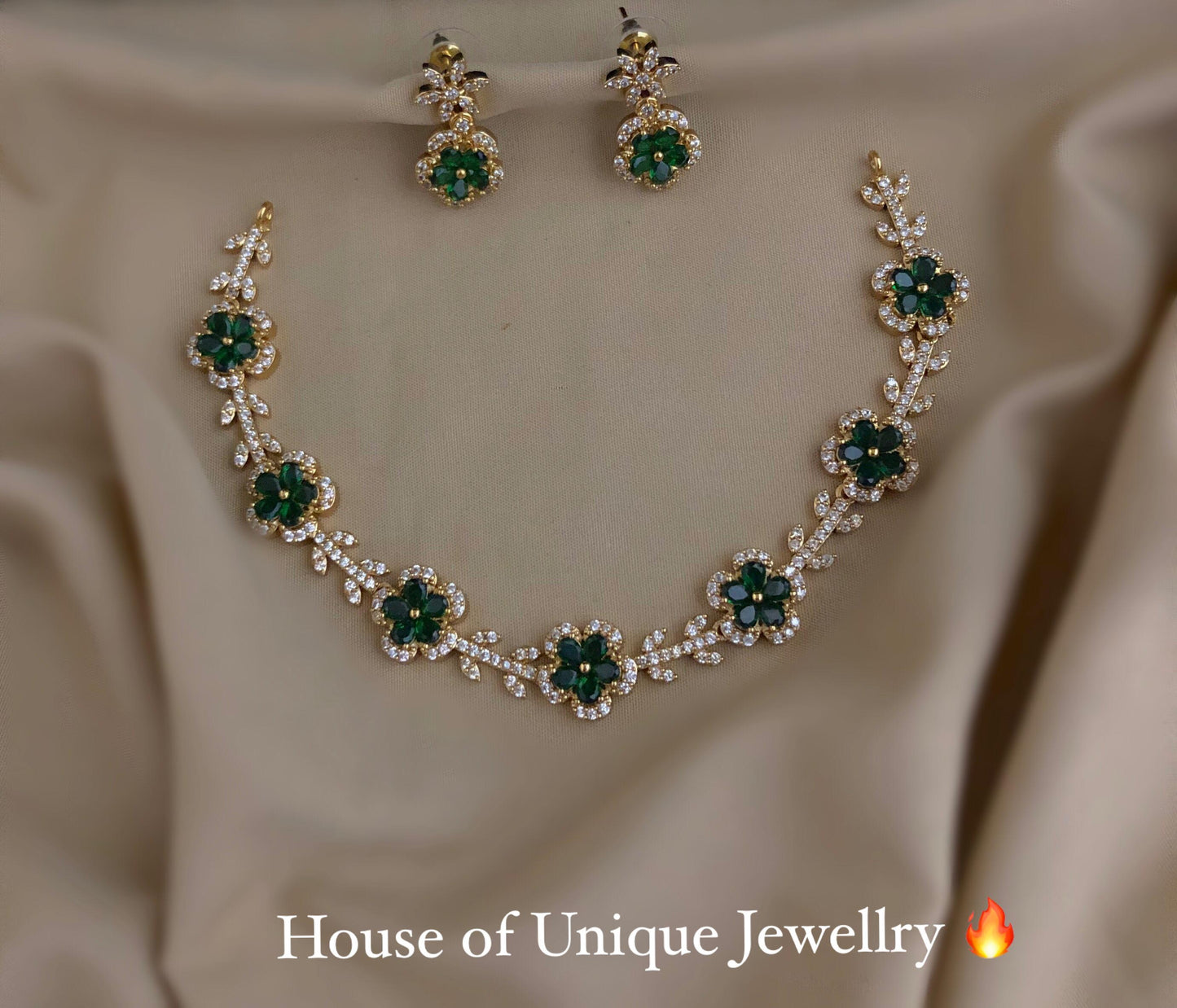 Flower stone necklace
