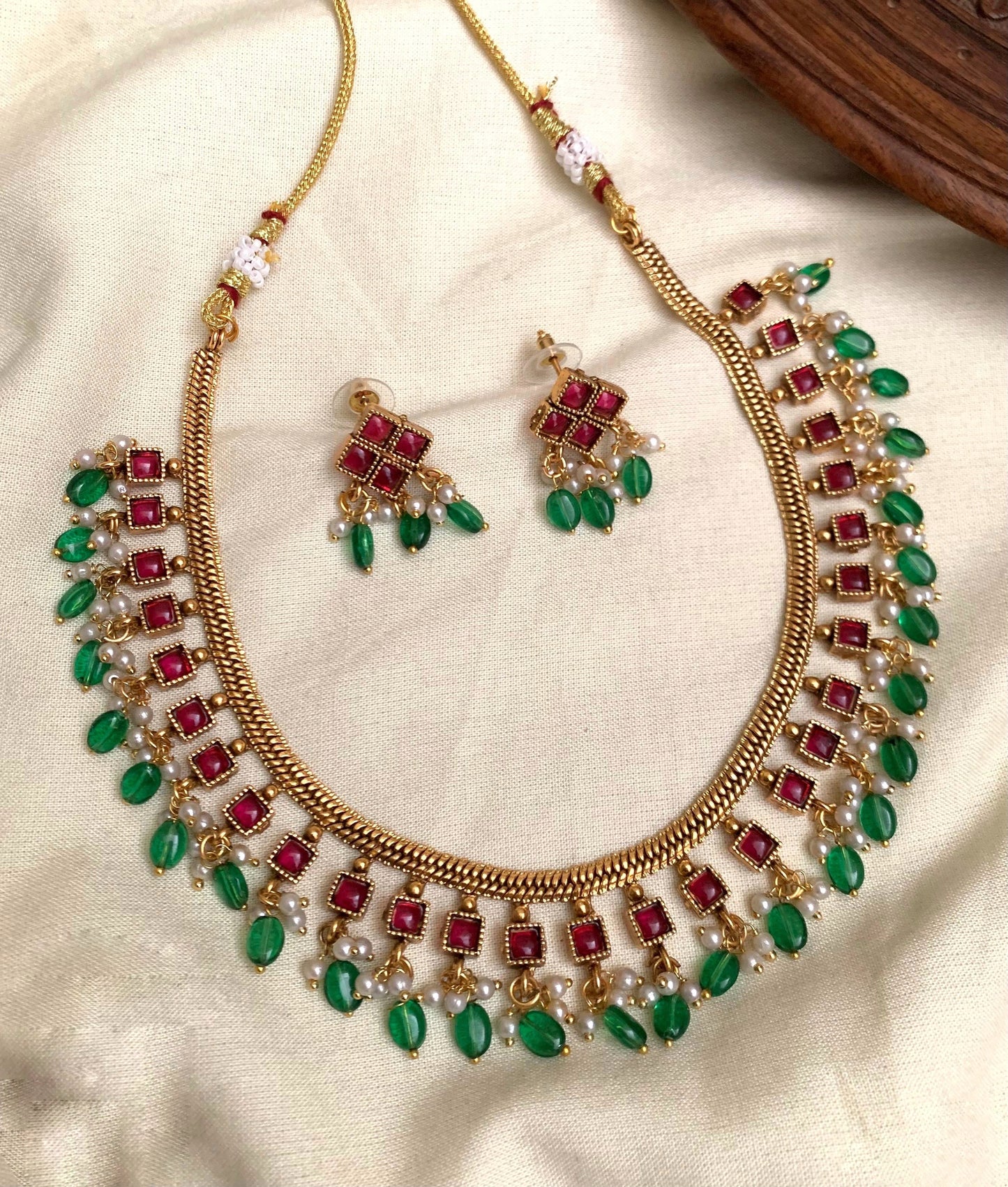 Necklace trending red and green drops