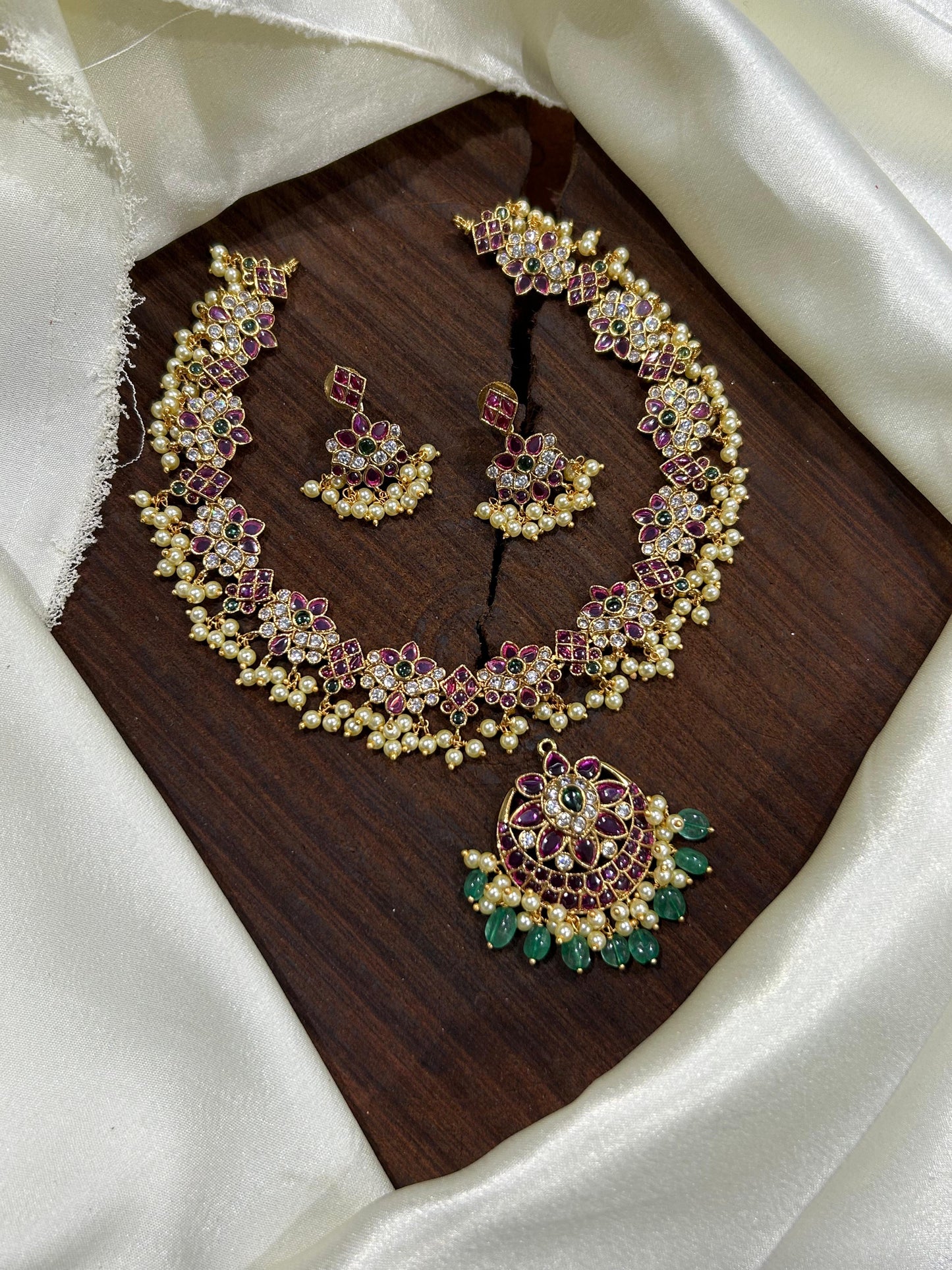 Jadau necklace