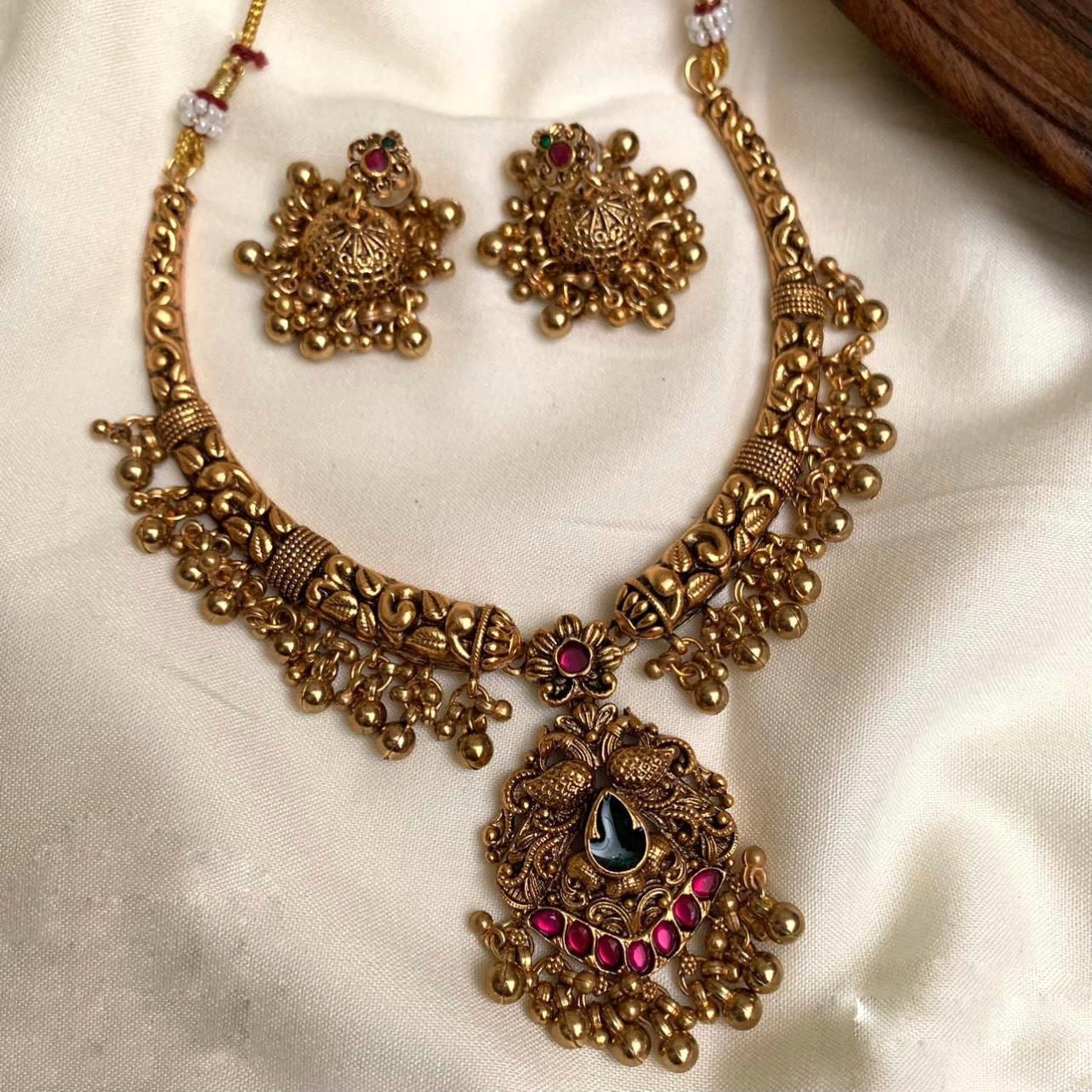 Simple gold replica necklace