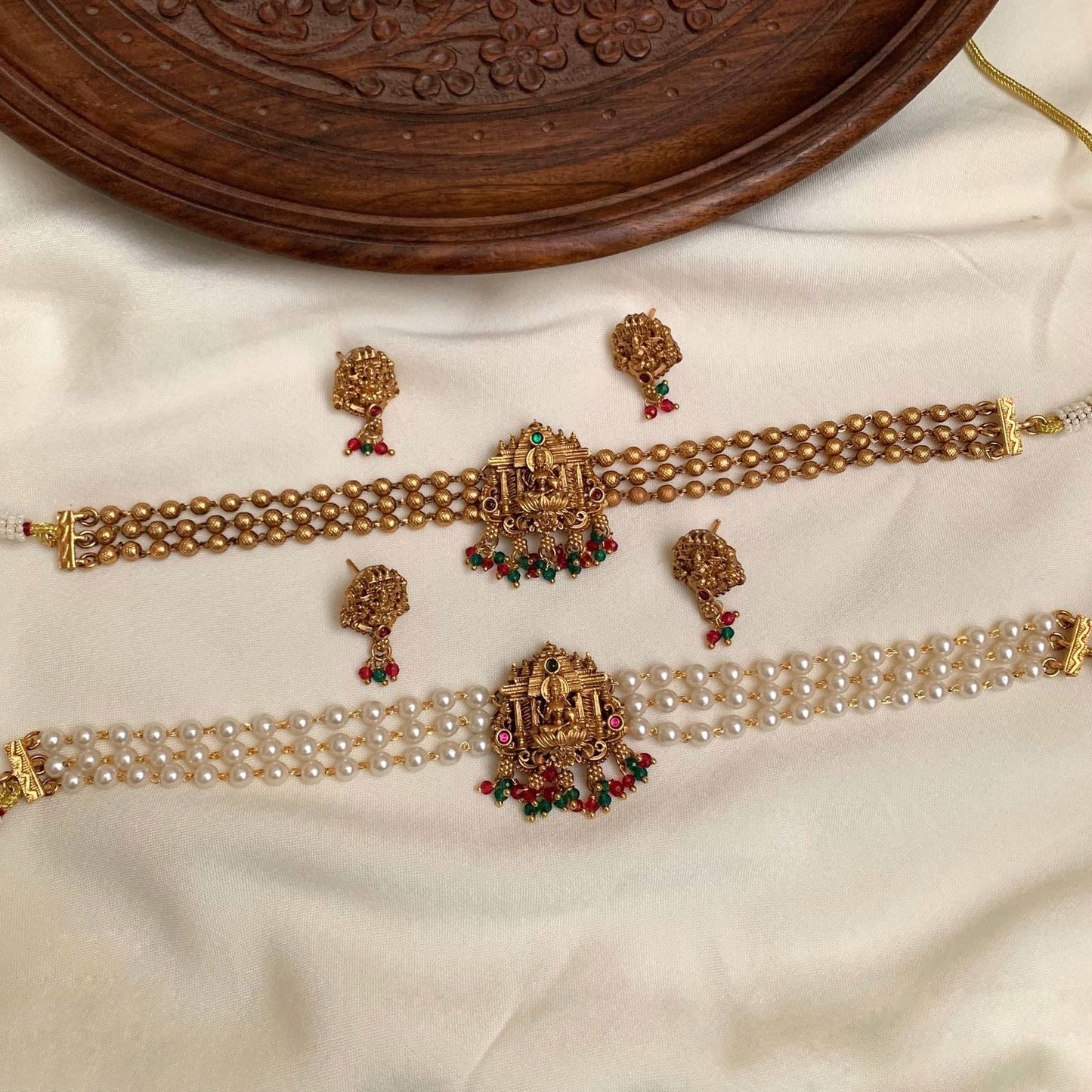 Pearl and gold chocker