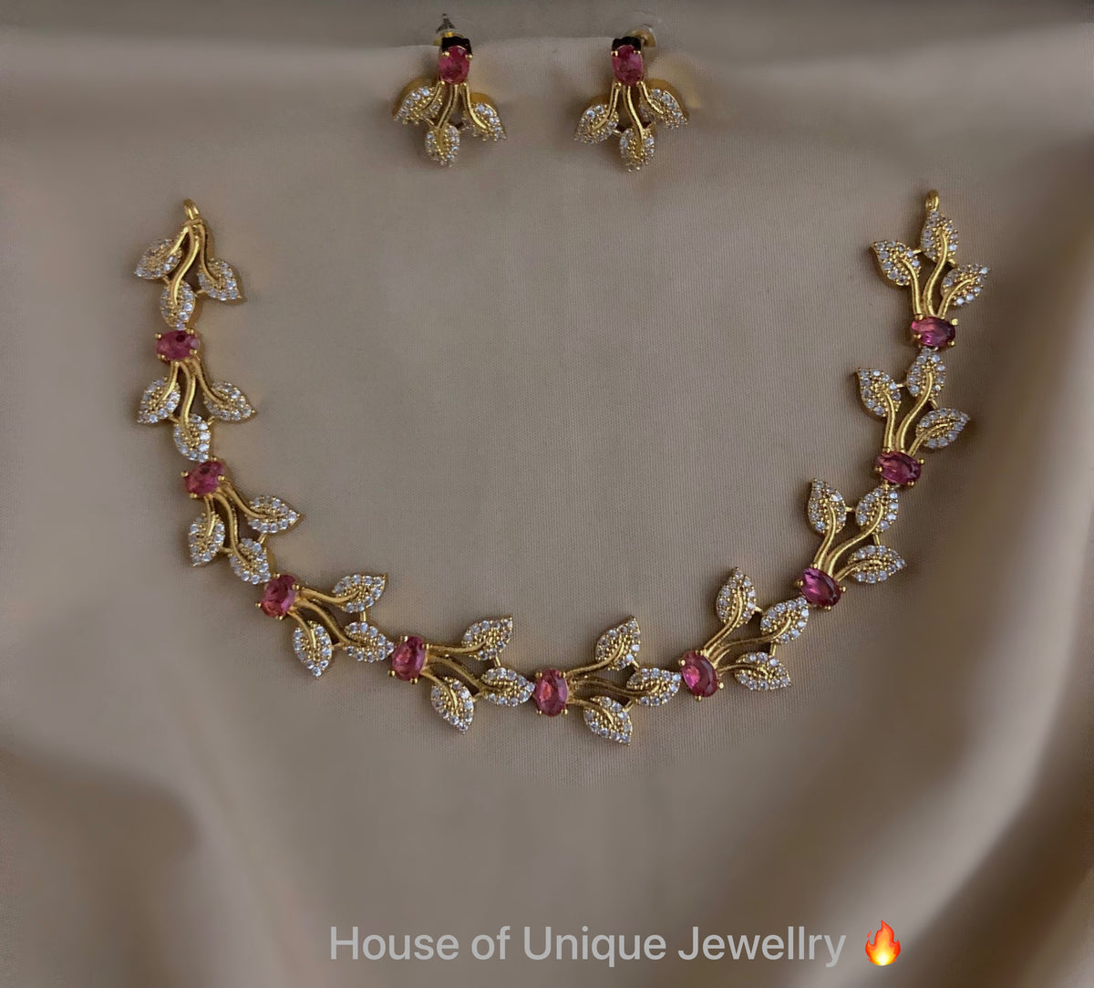 Leaf stone necklace