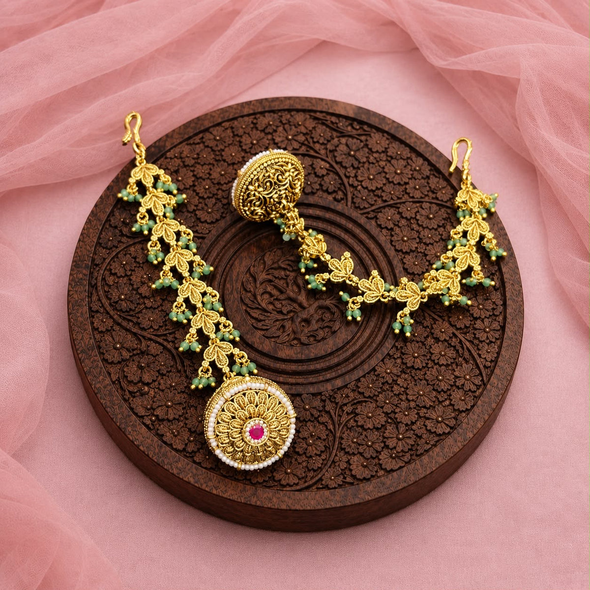 Stud with ear chain