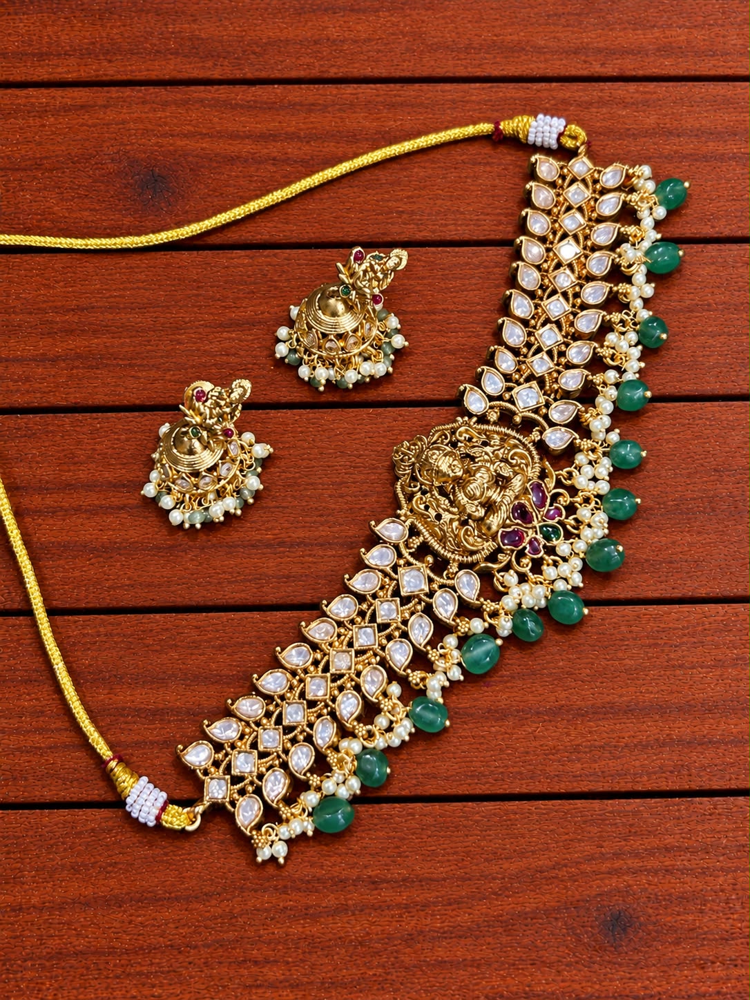 Kundan choker