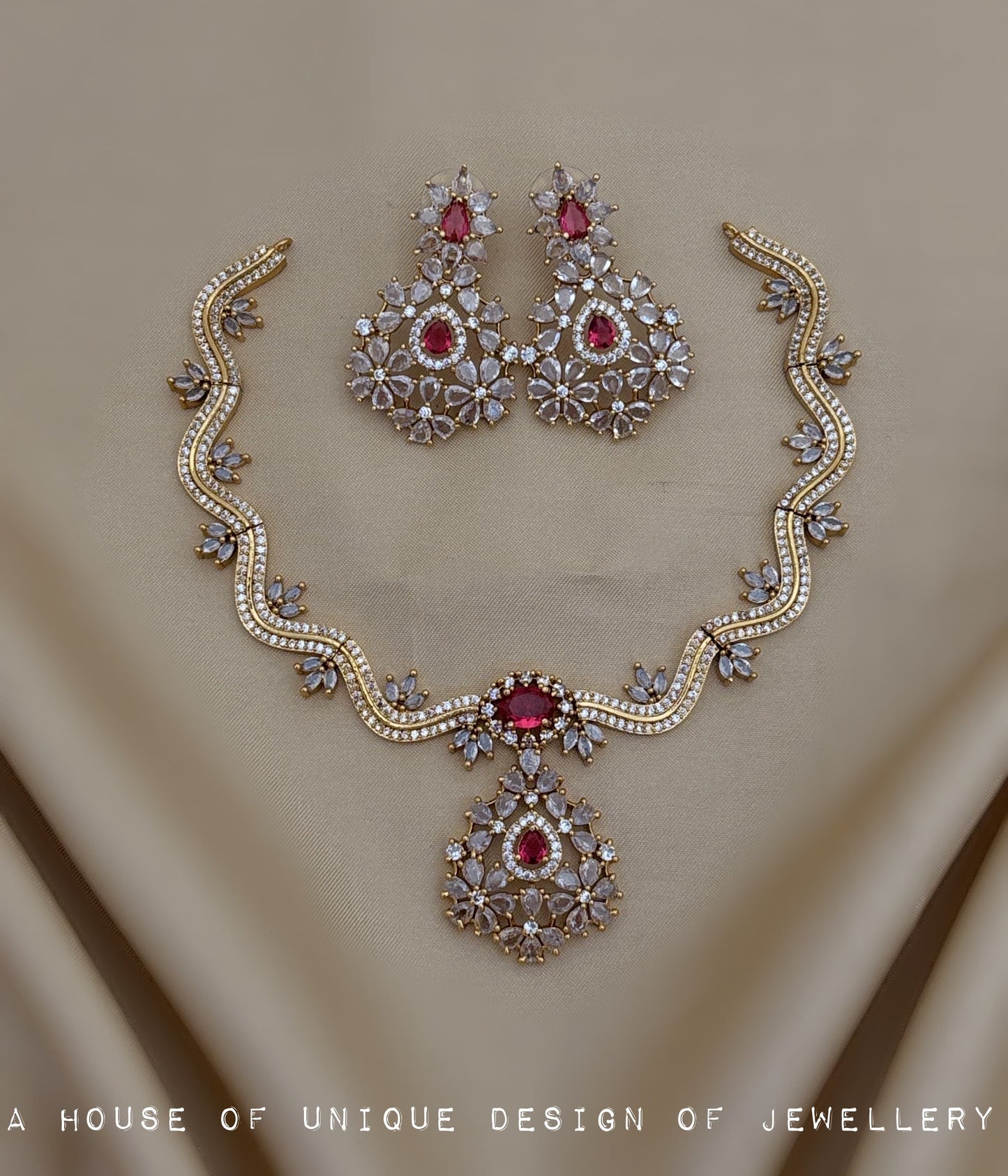 Zig zag stone necklace