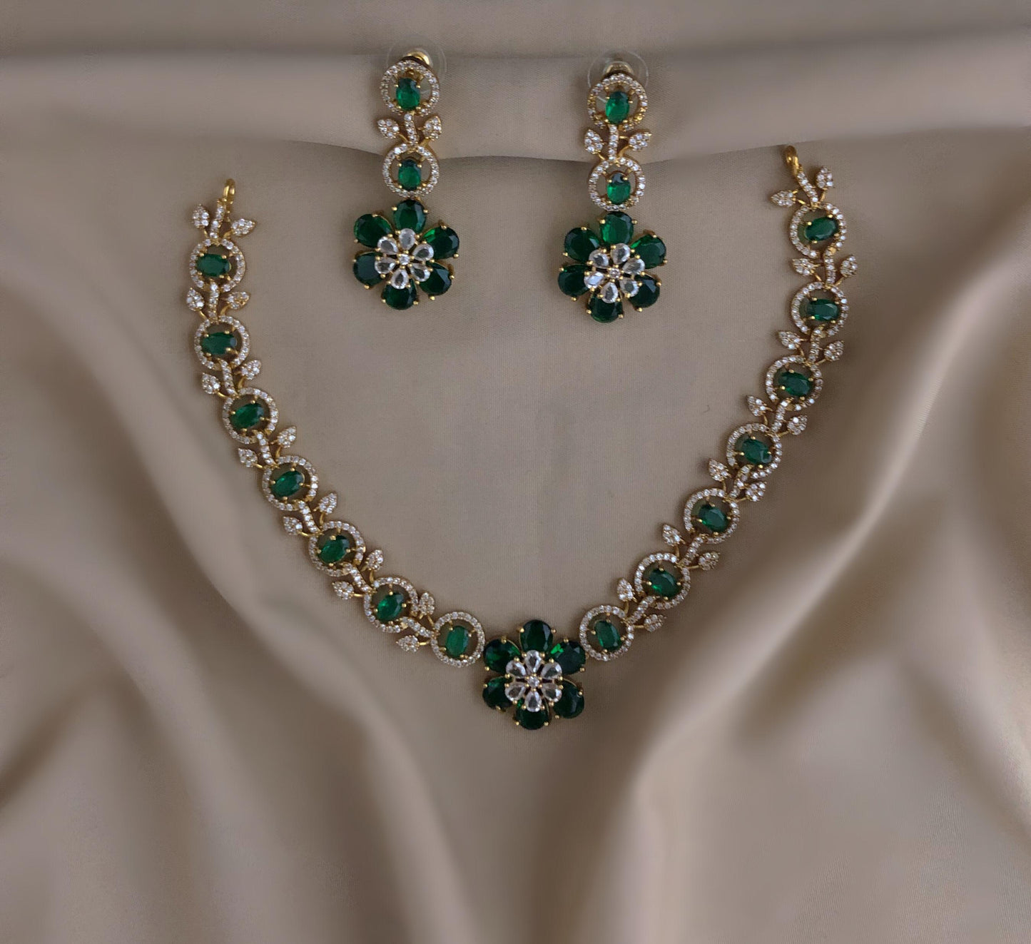 Stone with flower necklace (DR-79)