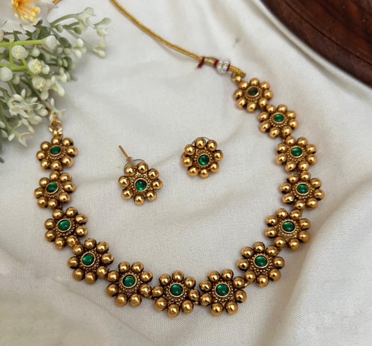 Flower design necklace