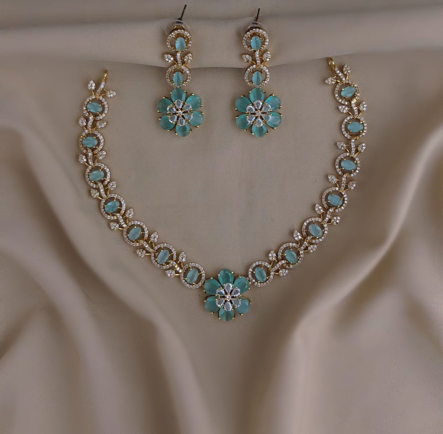 Stone with flower necklace (DR-79)