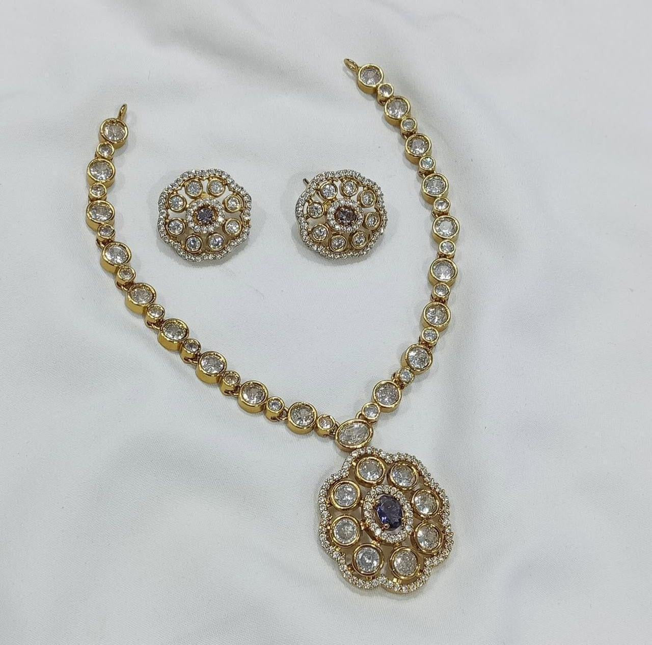 Short and simple stone necklace