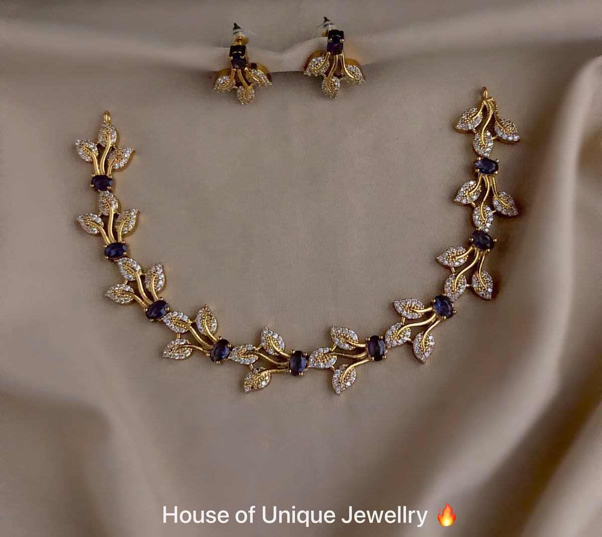 Leaf stone necklace