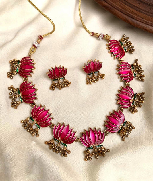 Lotus necklace with gold drops(N-10)