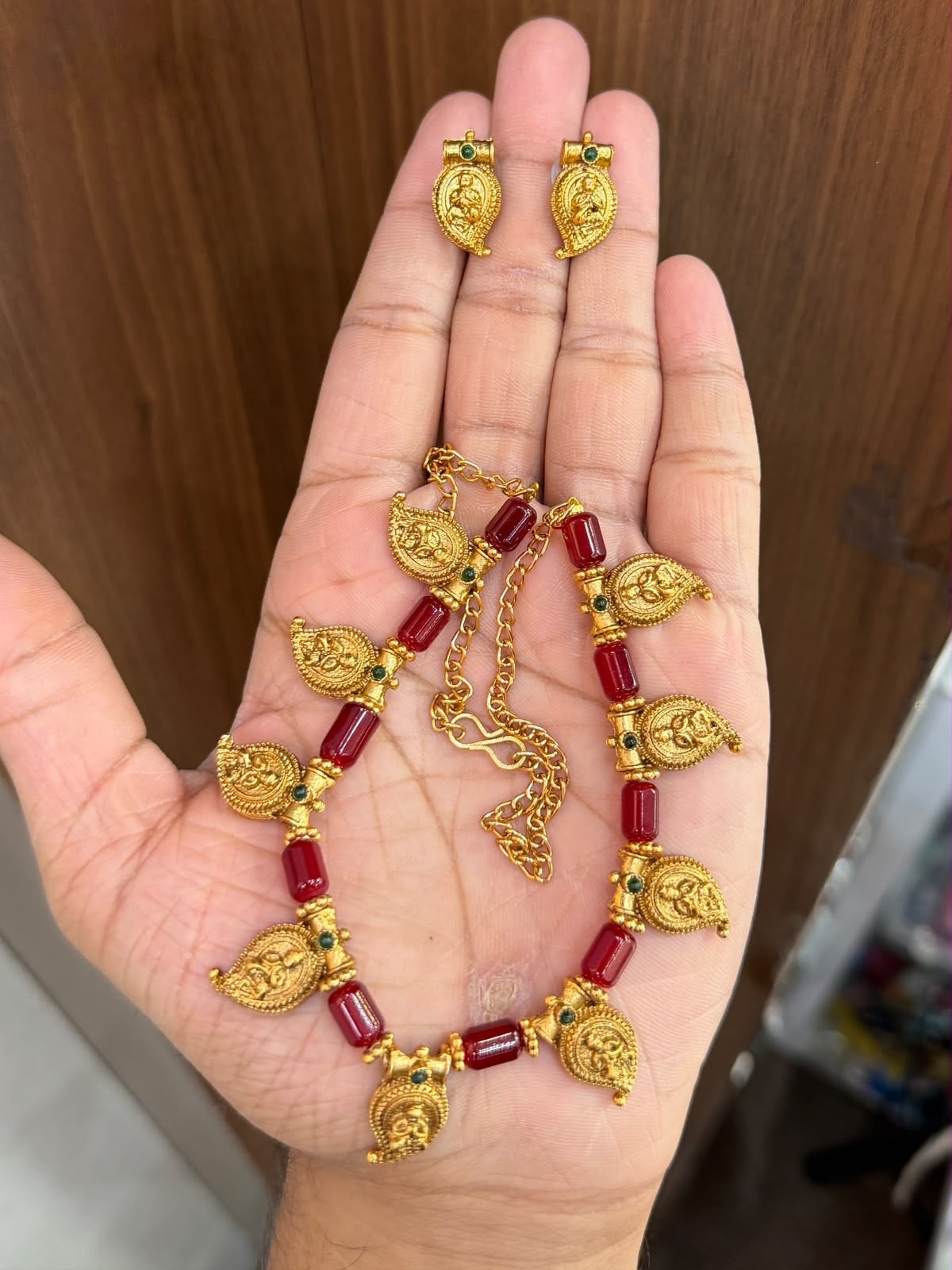 Mango do necklace