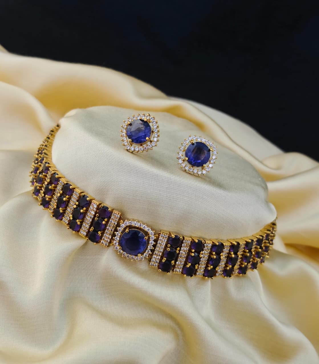 Stone choker