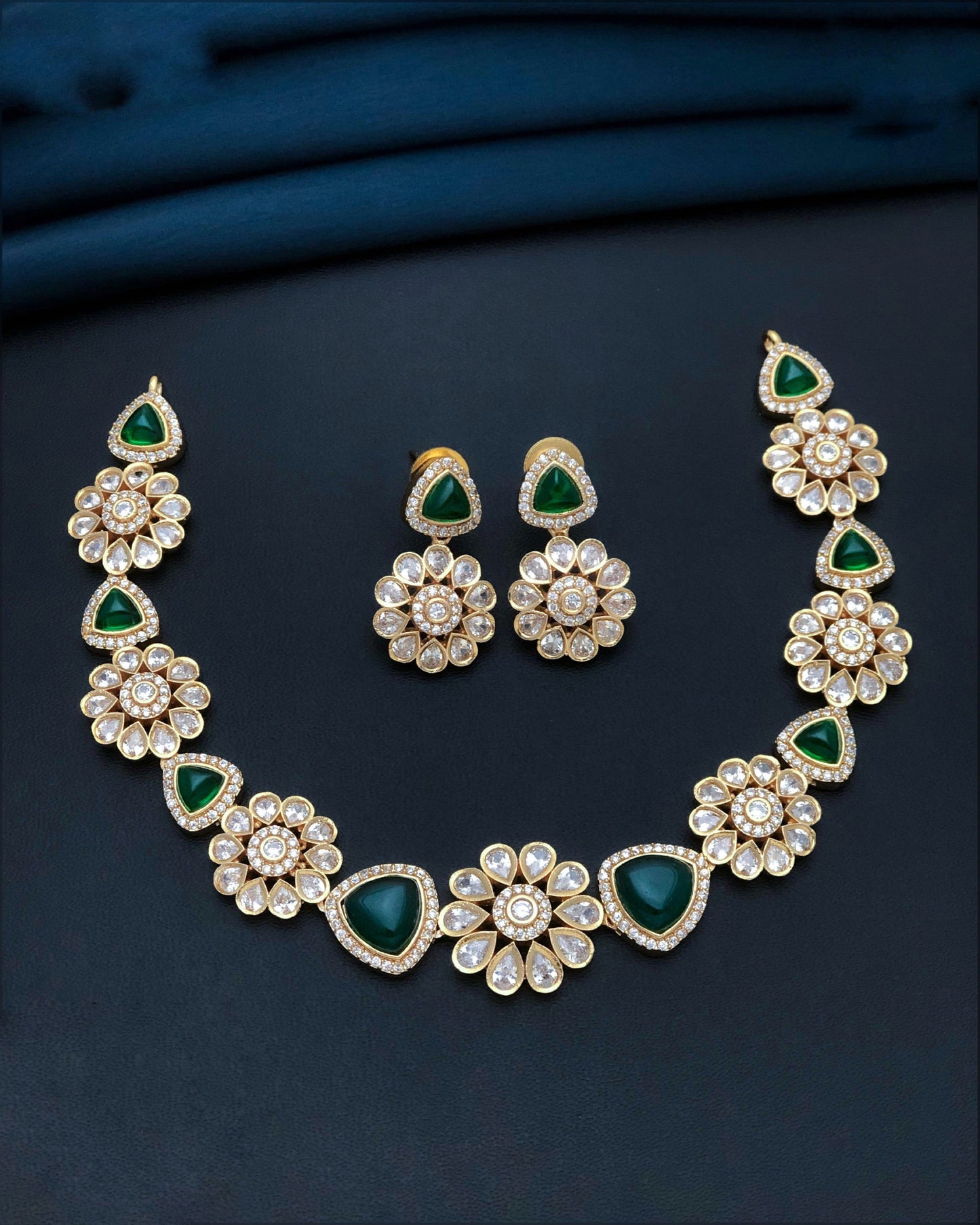 Premium triangle and flower necklace